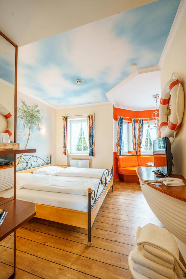 Innenansicht Doppelzimmer im marine Stil