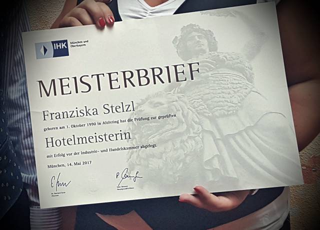 Foto Meisterbrief Franziska Stelzl